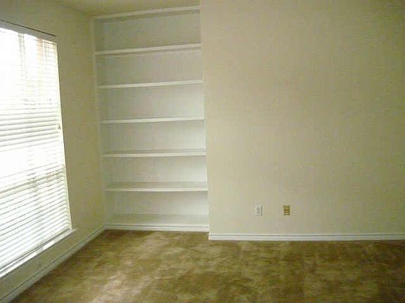 3rd image of 208 Sandy Creek Dr
