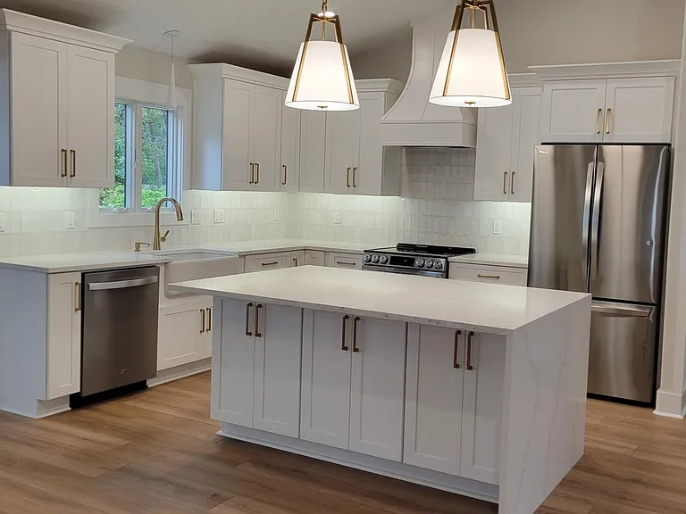 Smart Technology Appliances, Air Fry Oven, Farmhouse Sink, Tile Backsplash & Vented Hood