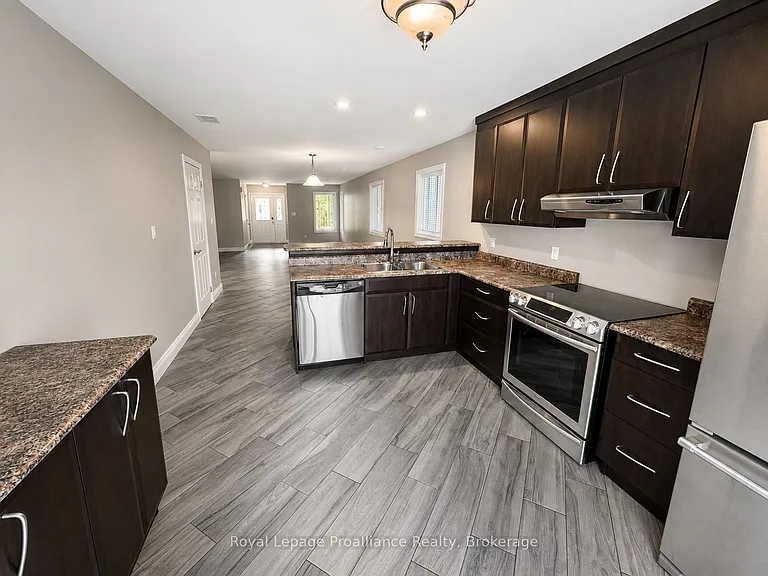 54 S John St — Photo 10