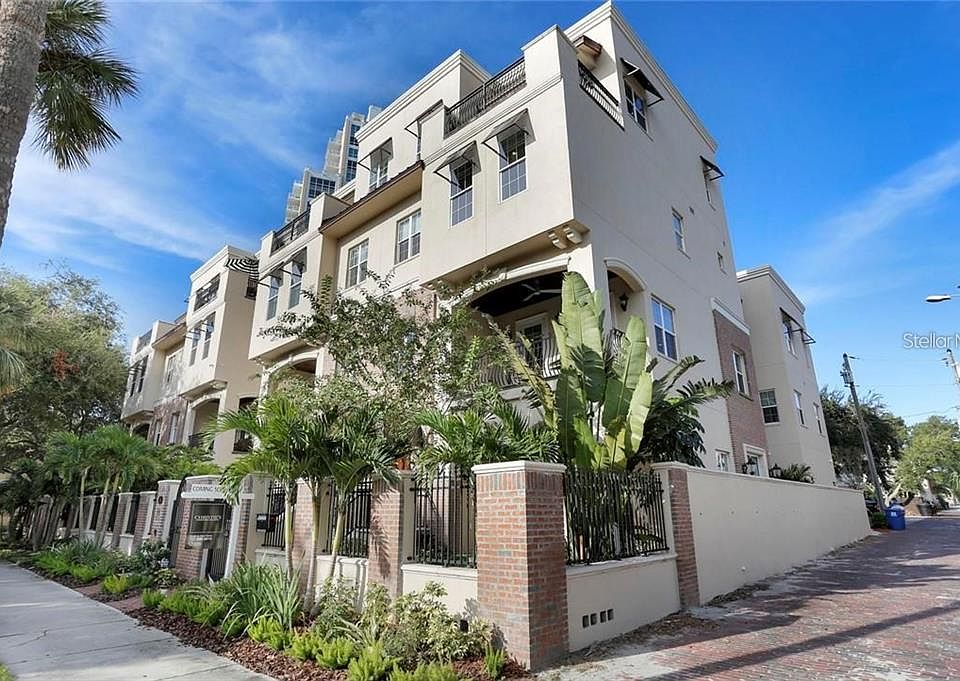 1st image of 524 BEACH DRIVE NE