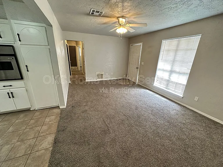 8417 S Villa Ave — Photo 11