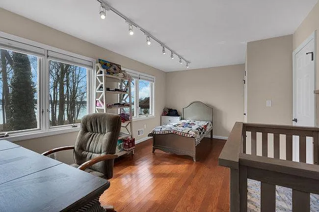 180 Hartshorne Rd — Photo 43