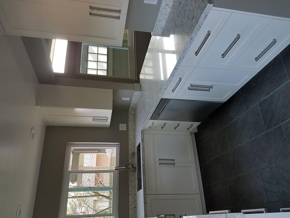 2nd image of 126 Lyell St