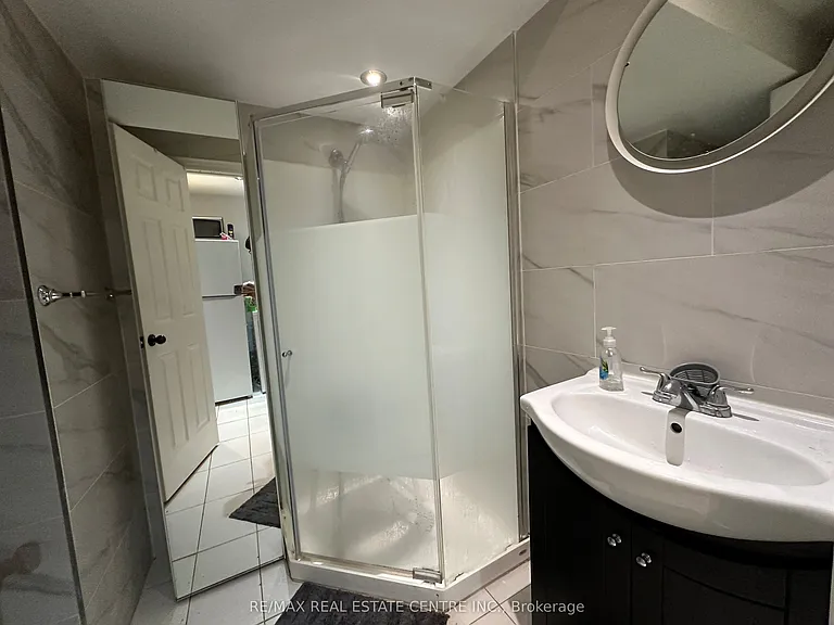 1876 Grosvenor Pl #BASEMENT — Photo 11