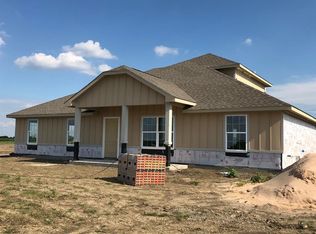 8200 Harvest Dr, Grandview, TX 76050