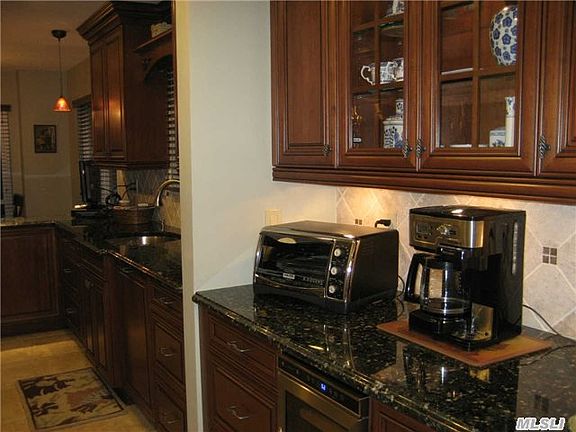 5th image of 31 W Pond Ct