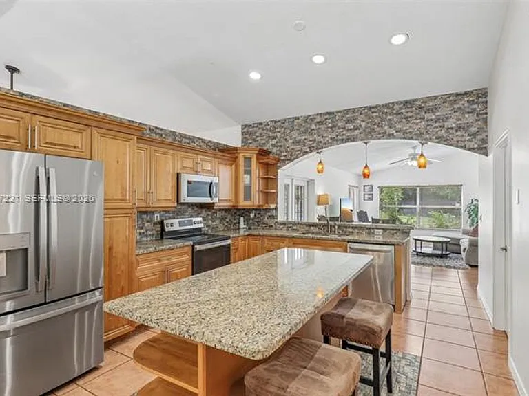 13100 NW 11th Dr #13100 — Photo 7