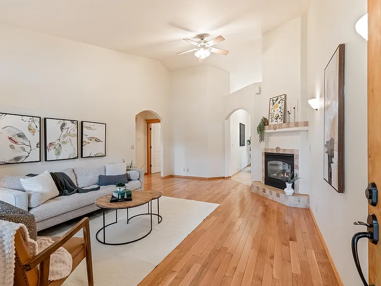 1009 SW Crosscut Ct — Photo 4