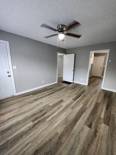 Central Park Apartments — Photo 39