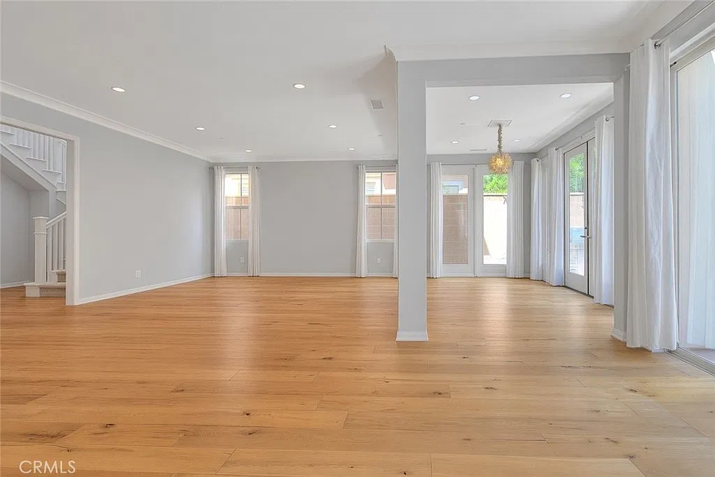 4 bed, 3.0 bath, 2613 sqft, $5,990 — Photo 4