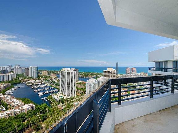 2nd image of 3500 Mystic Pointe Dr #Penthouse 4