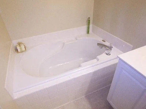 Soaking tub