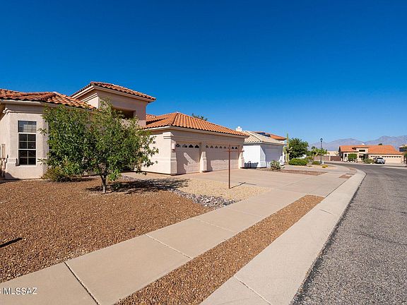 2nd image of 956 S Lucinda Dr