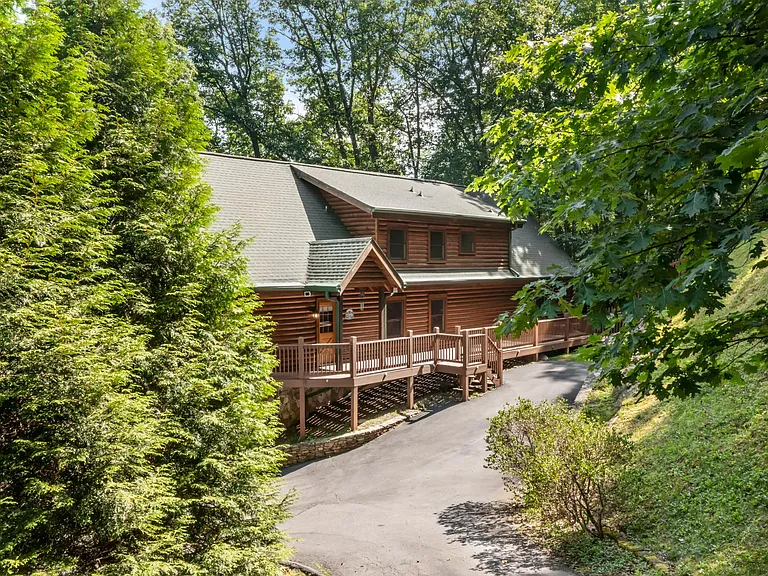 505 Howland Rd — Photo 42
