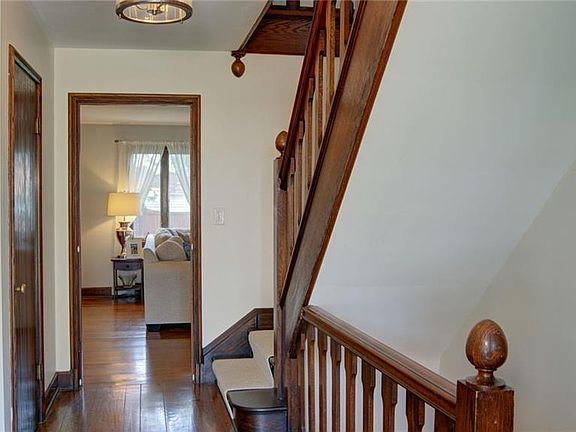 5th image of 355 Woodland Dr