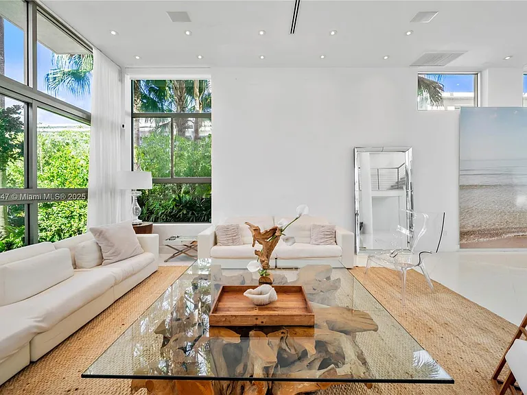 227 E Dilido Dr — Photo 25
