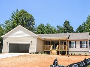 231 Northwoods Trl, Hendersonville, NC 28792