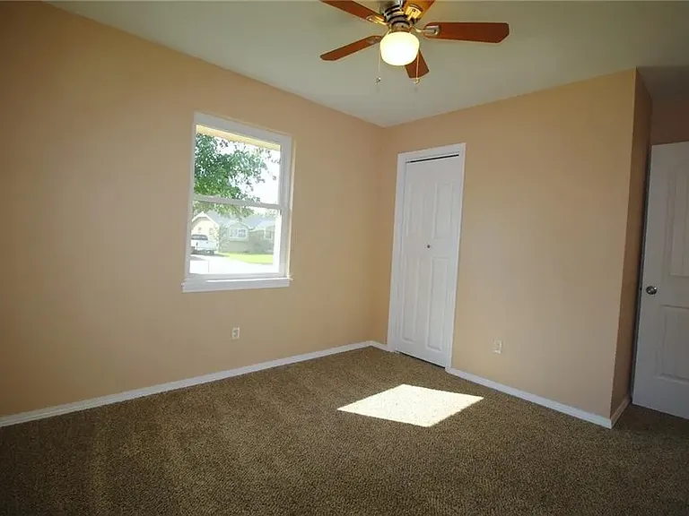 213 Cherokee Ln — Photo 26