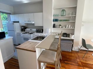 8 Grove St #4F, Boston, MA 02114