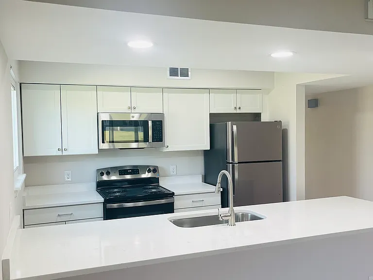 2504 Hidden Cove Dr — Photo 3