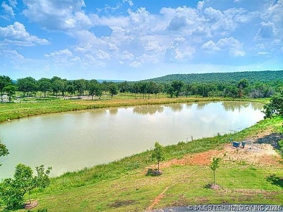 3rd image of 31 Pebble Ridge Rd