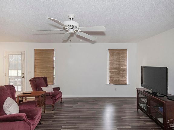 3rd image of 718 N 77th Ave