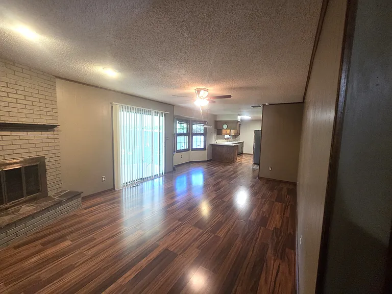 Living area to Kitchen