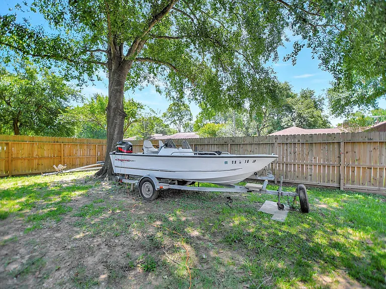 21902 Meadowhill Dr — Photo 37