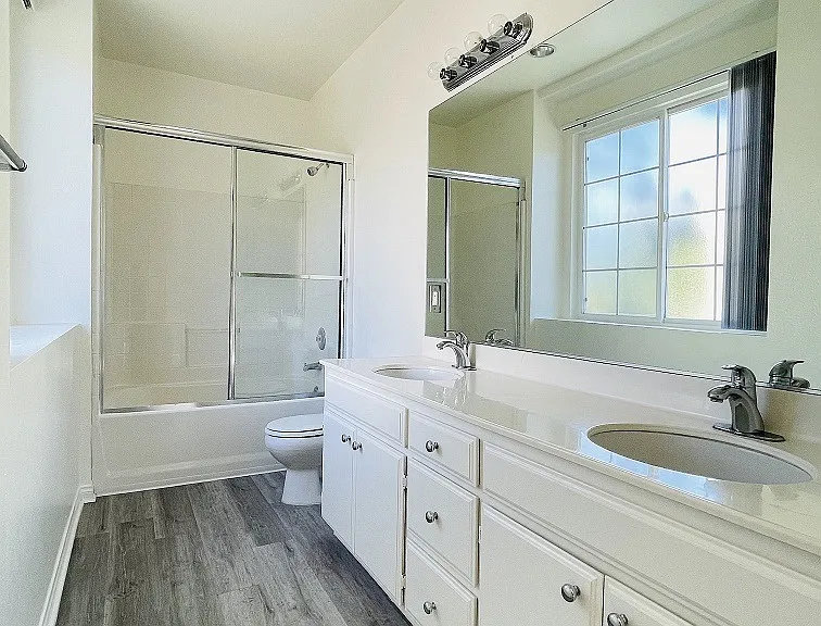 Lido Apartments - 2810 S Sepulveda — Photo 9