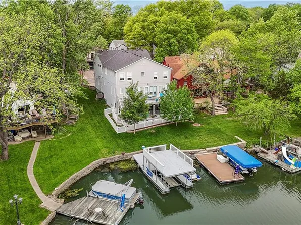 44 Beach Dr, Lake Tapawingo, MO 64015