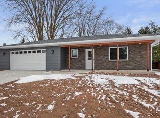 114 Dean Rd, Belgium, WI 53004