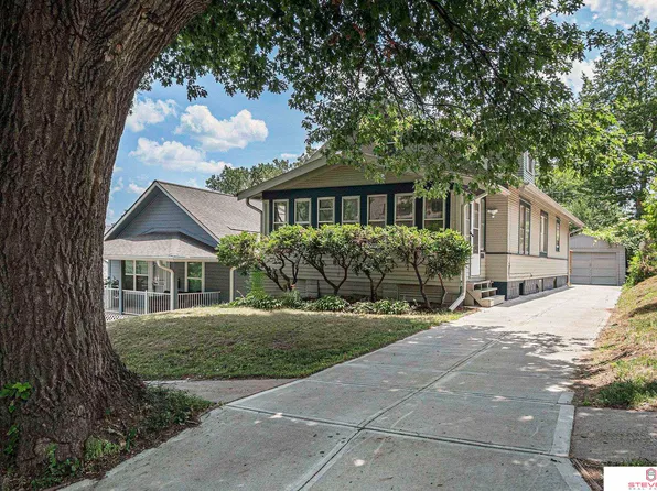 3053 Huntington Ave, Omaha, NE 68112