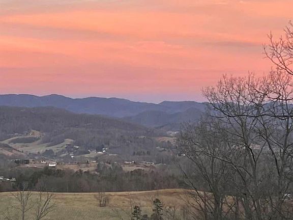 3rd image of 6 Tallwood Rd