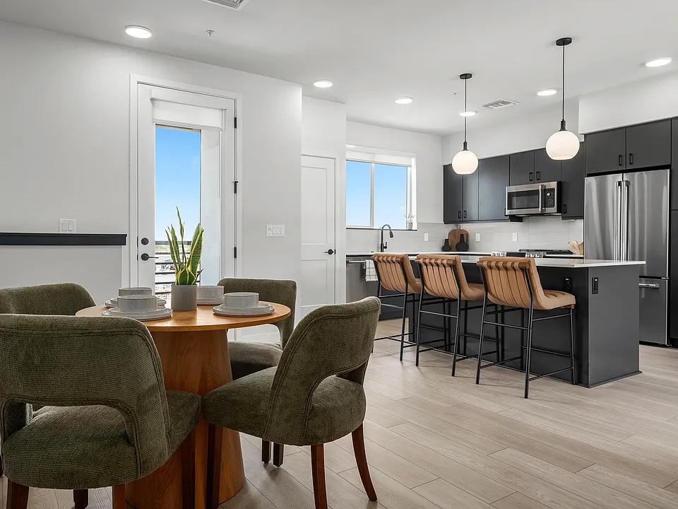 Navona-0625-MM-Townhome-dining and study-1