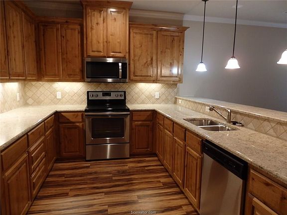 3rd image of 1739 Summit Crossing Ln