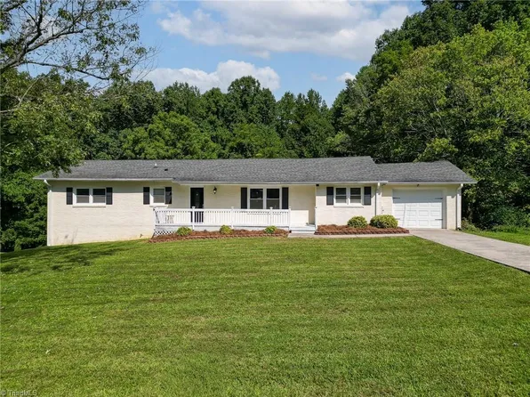 4025 Fargo Dr, Winston Salem, NC 27106