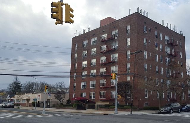 For rent 6b 516-642-4178