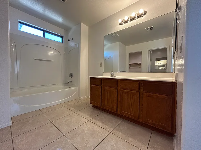 7028 S 46th Dr — Photo 26