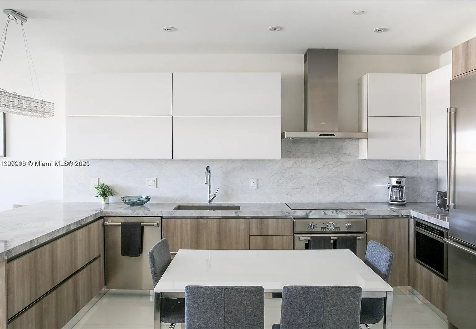 The Decoplage Condo — Photo 3