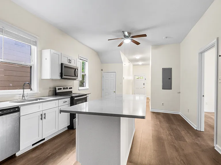 1113 E Park Ave #A — Photo 8