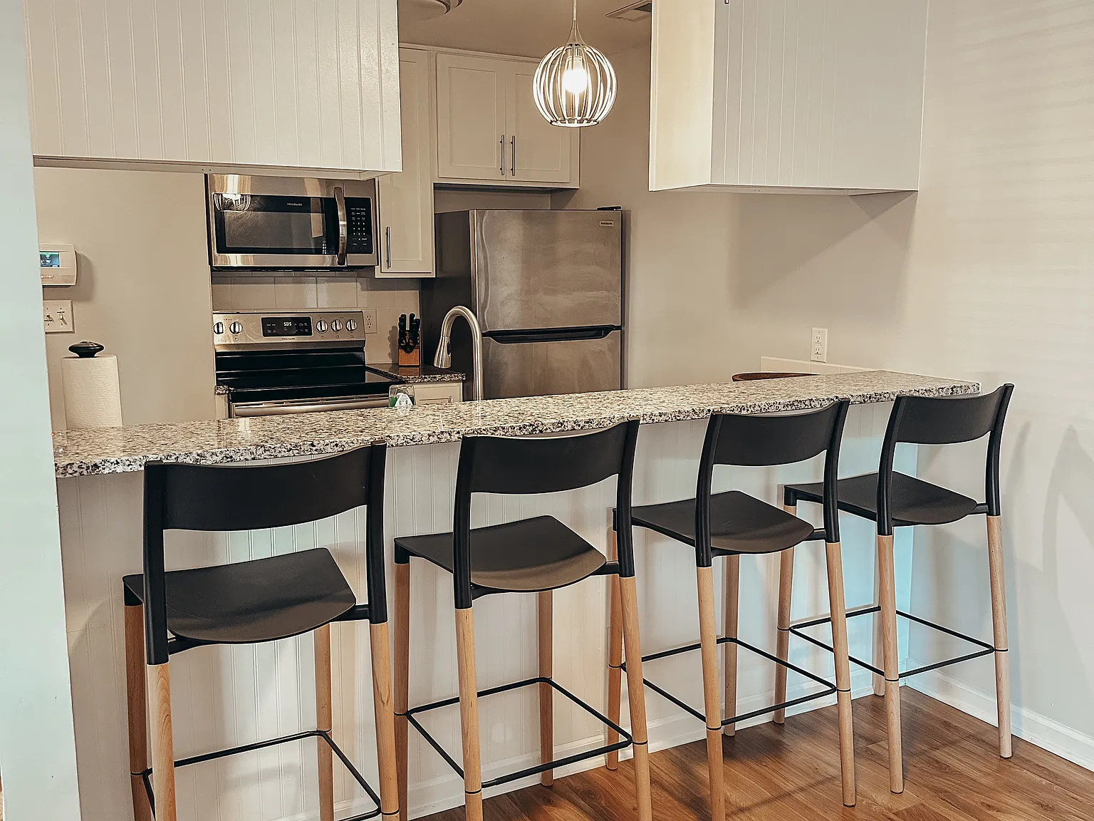 2 bed, 855 sqft, $1,800 — Photo 3