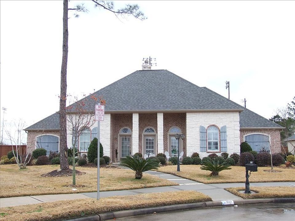 1st image of 801 Lost River Dr