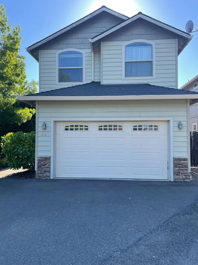 Quiet End Of Culdesac/ Two Story Home — Photo 1