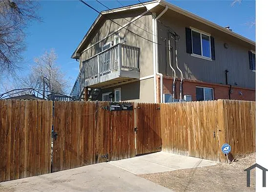 693 S Osceola St — Photo 2
