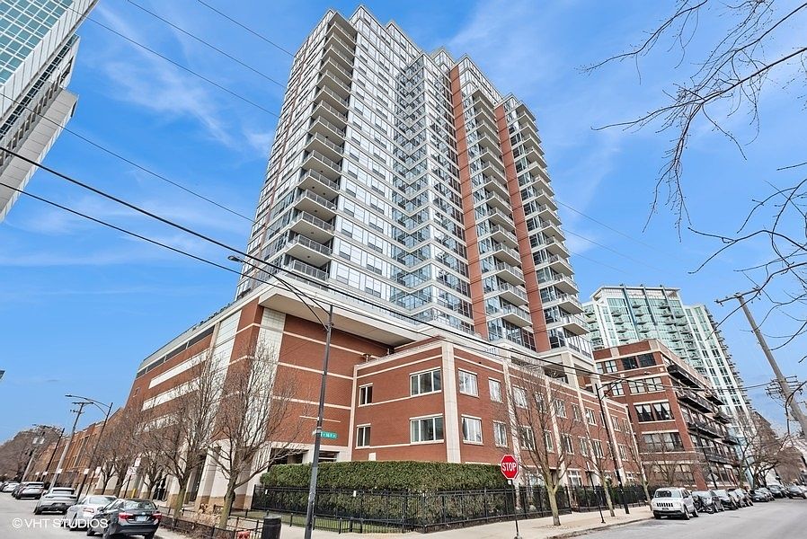 1st image of 1600 S Prairie Ave #1909