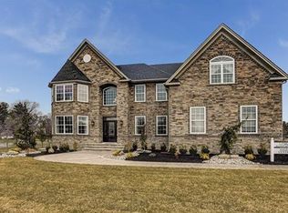 17 Gatarz Ct, East Brunswick, NJ 08816