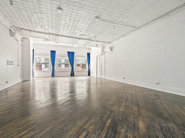 35 Howard St #5 — Photo 1