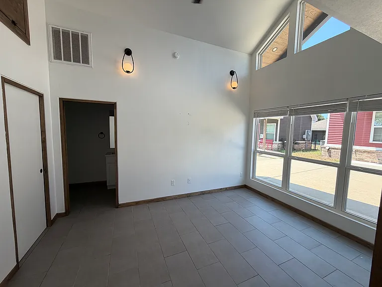 413 S Main St — Photo 6