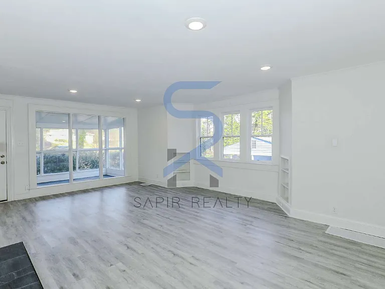 1026 Lynhurst Dr SW — Photo 4