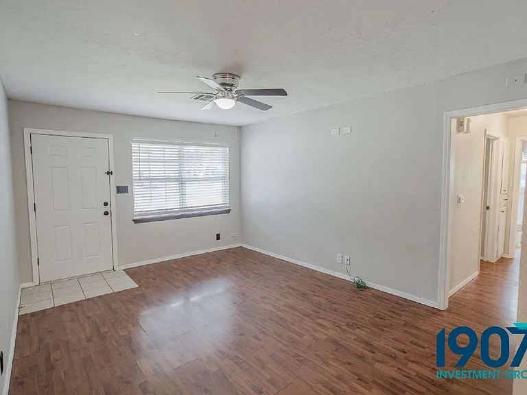 1618 Village Dr — Photo 7